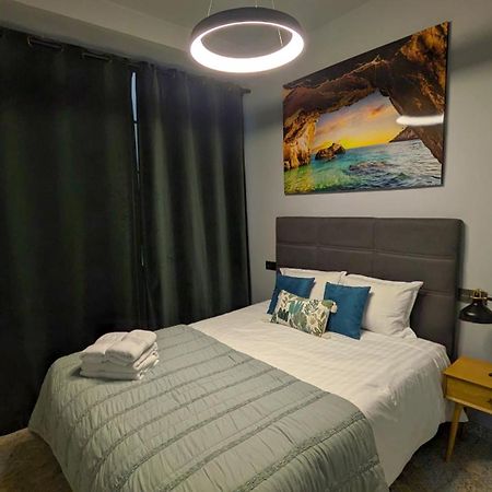 Alma De Malaga 2Br Stay With Art History & Comfort In The Heart Of The City Малага Екстериор снимка