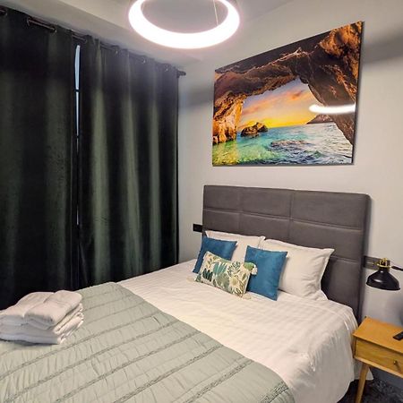 Alma De Malaga 2Br Stay With Art History & Comfort In The Heart Of The City Малага Екстериор снимка