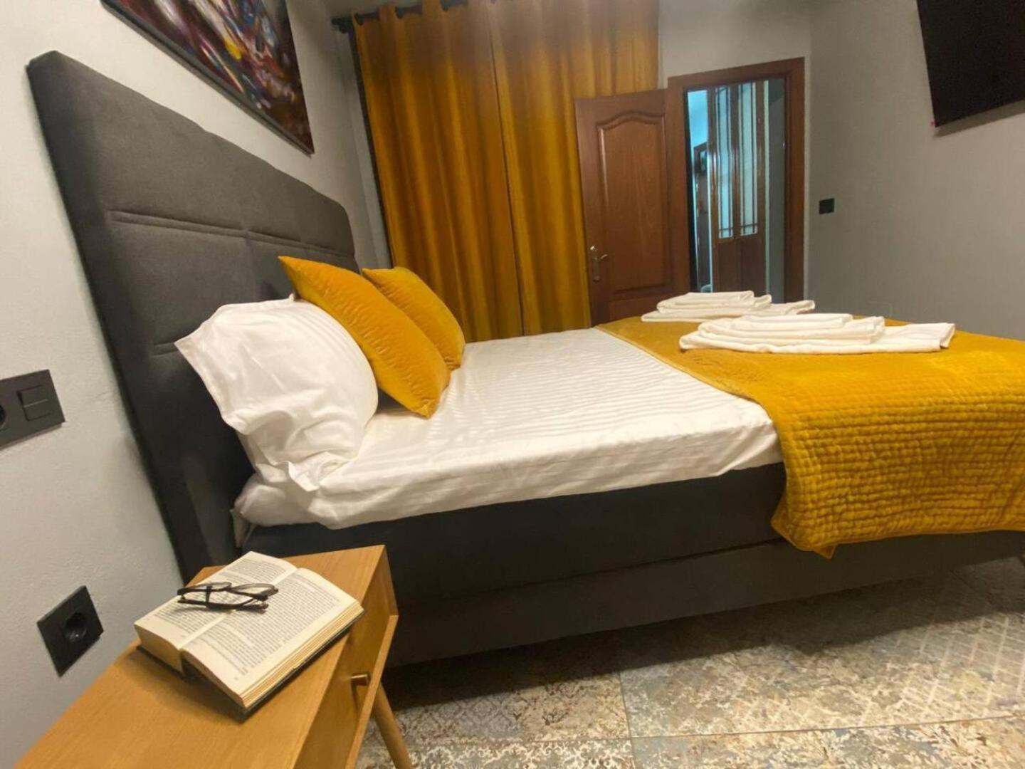 Alma De Malaga 2Br Stay With Art History & Comfort In The Heart Of The City Малага Екстериор снимка