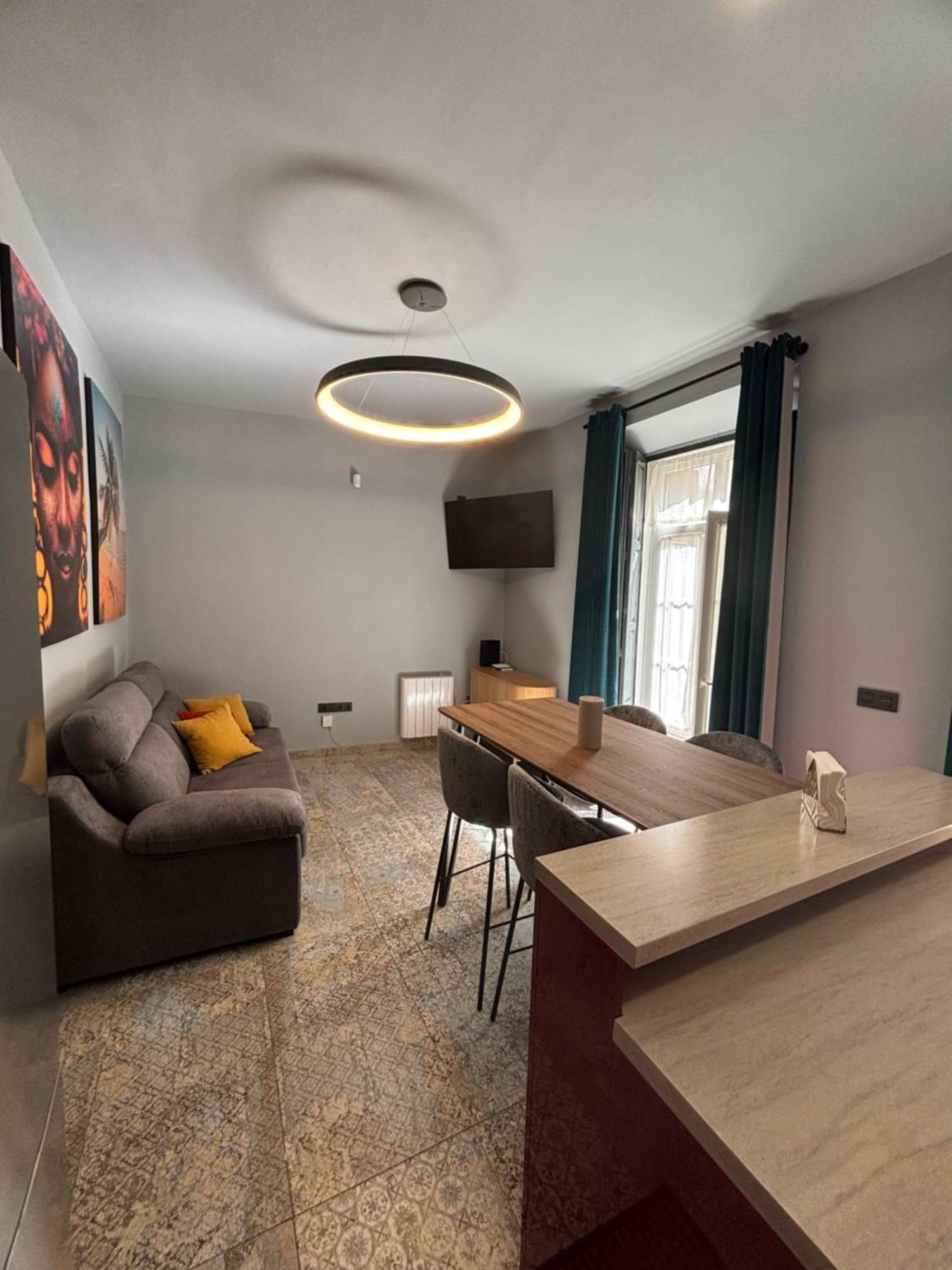 Alma De Malaga 2Br Stay With Art History & Comfort In The Heart Of The City Малага Екстериор снимка