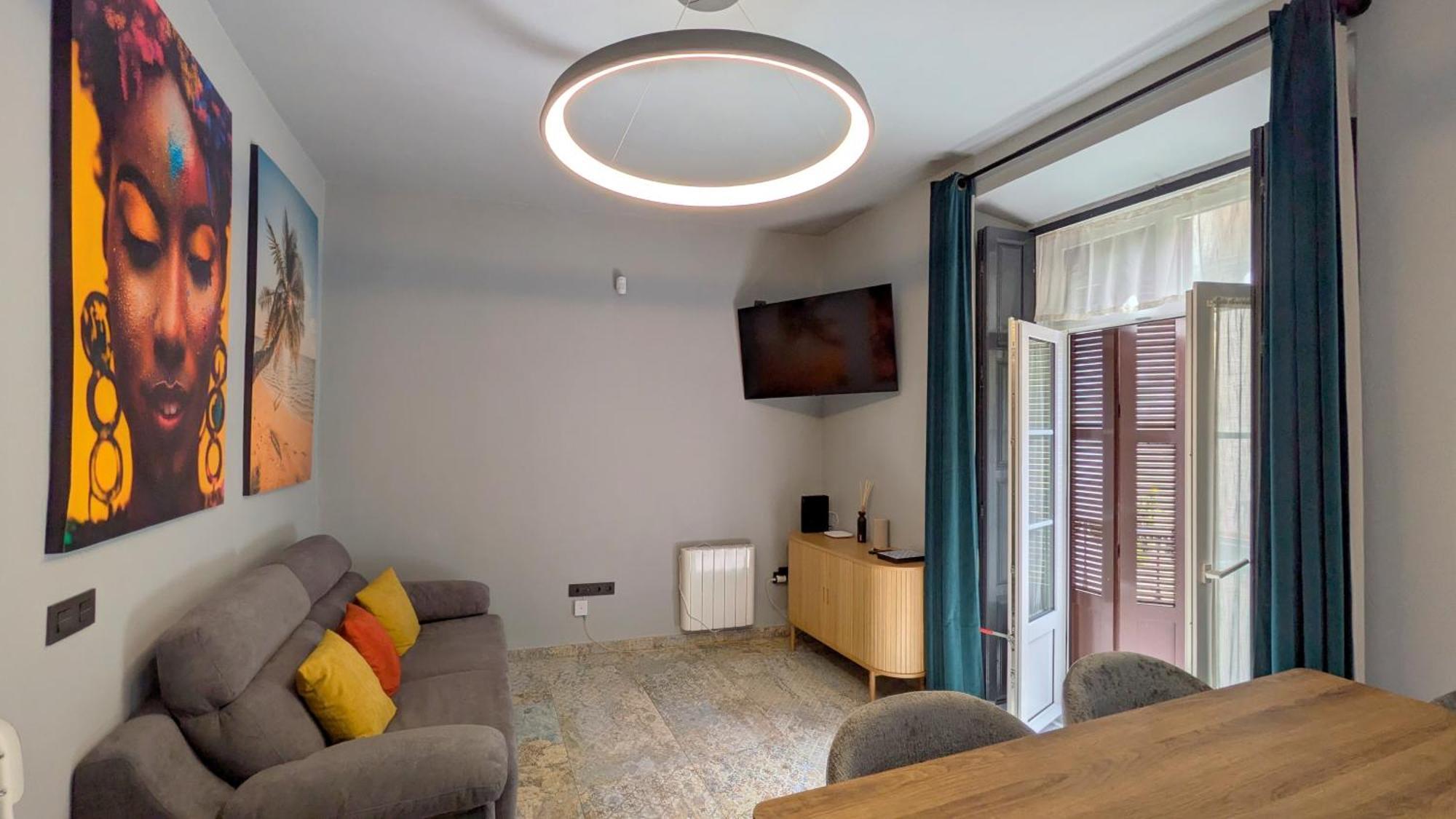 Alma De Malaga 2Br Stay With Art History & Comfort In The Heart Of The City Малага Екстериор снимка
